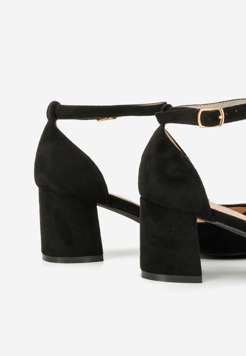 Czarne czółenka na słupku Elrosa