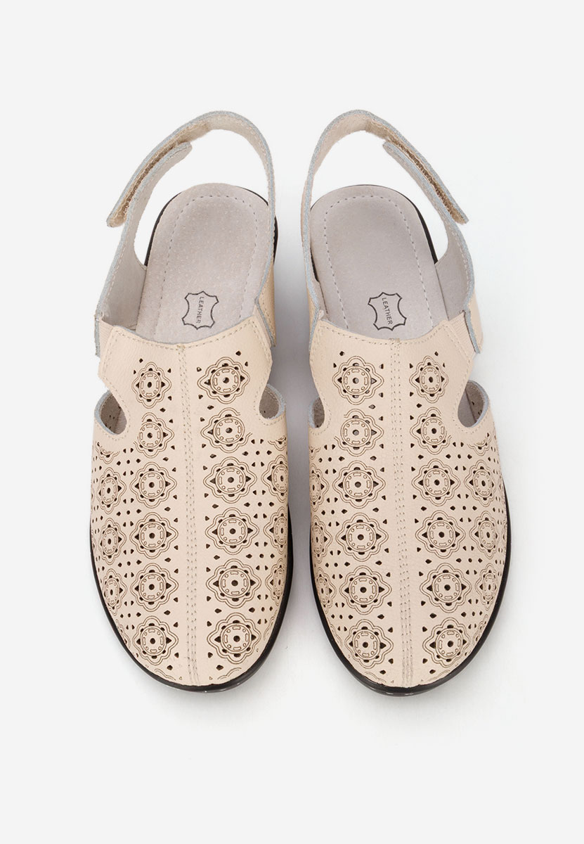 Beżowe czółenka bez pięt Ofelya