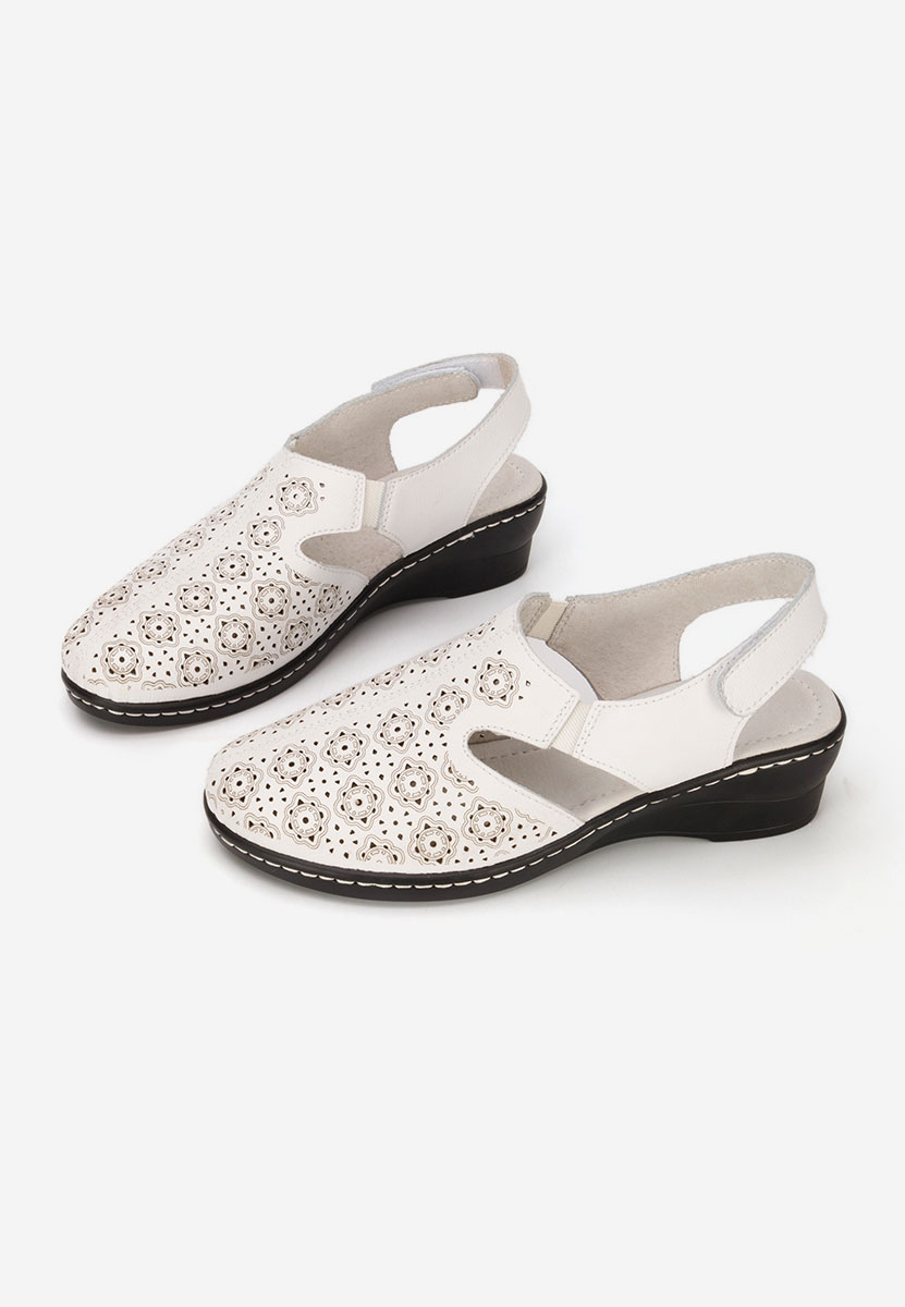 Białe czółenka bez pięt Ofelya