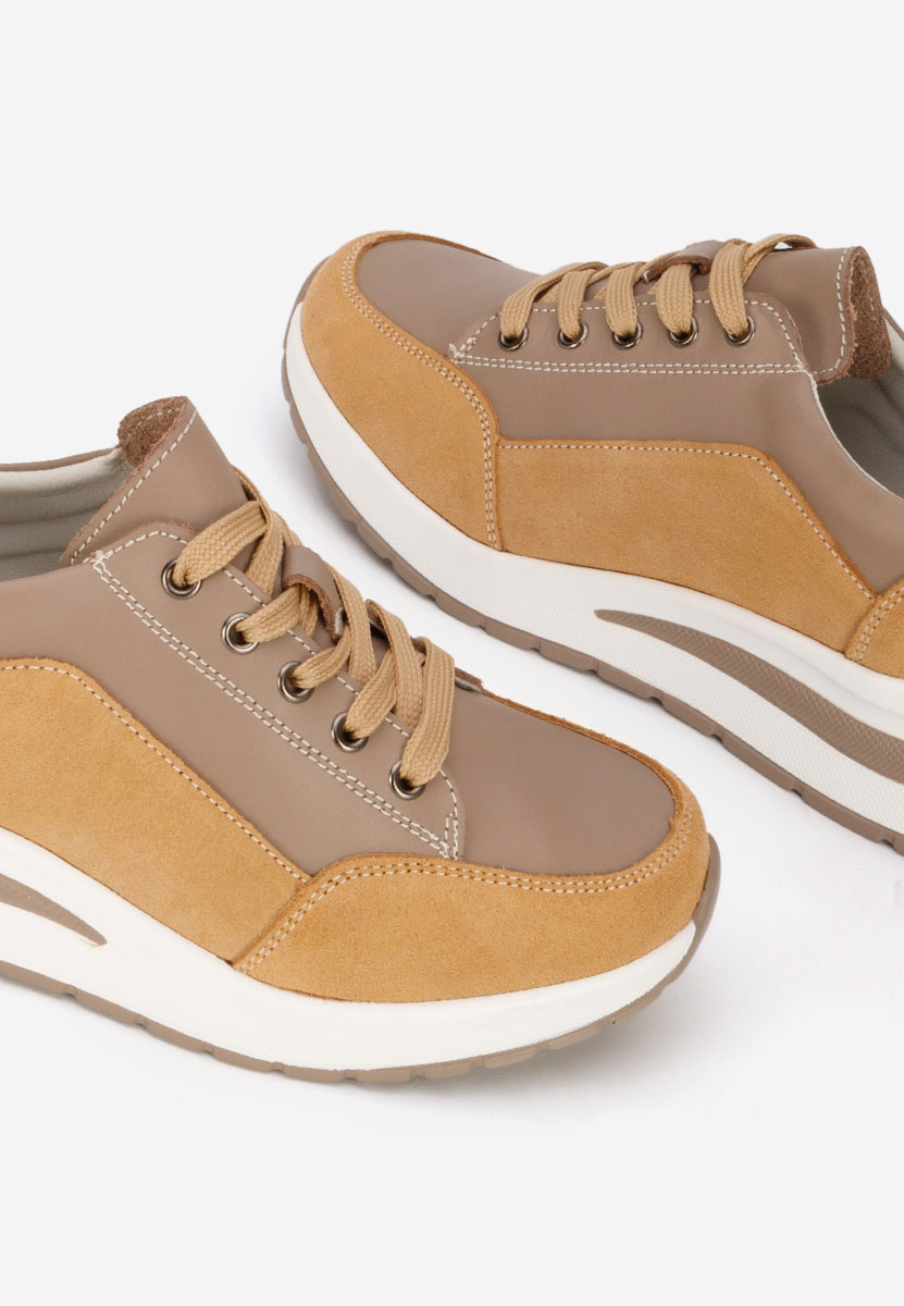 Beżowe sneakersy na koturnie Janelia