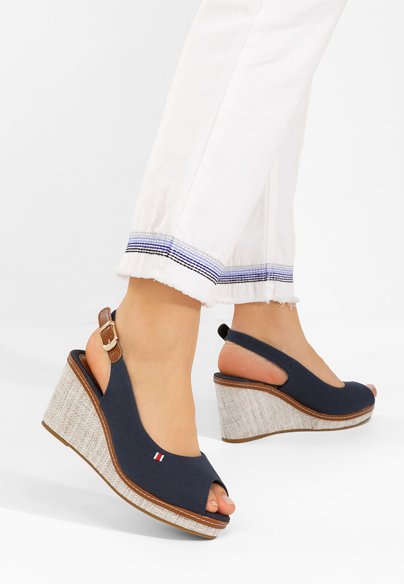 Granatowe sandały na koturnie Carolla