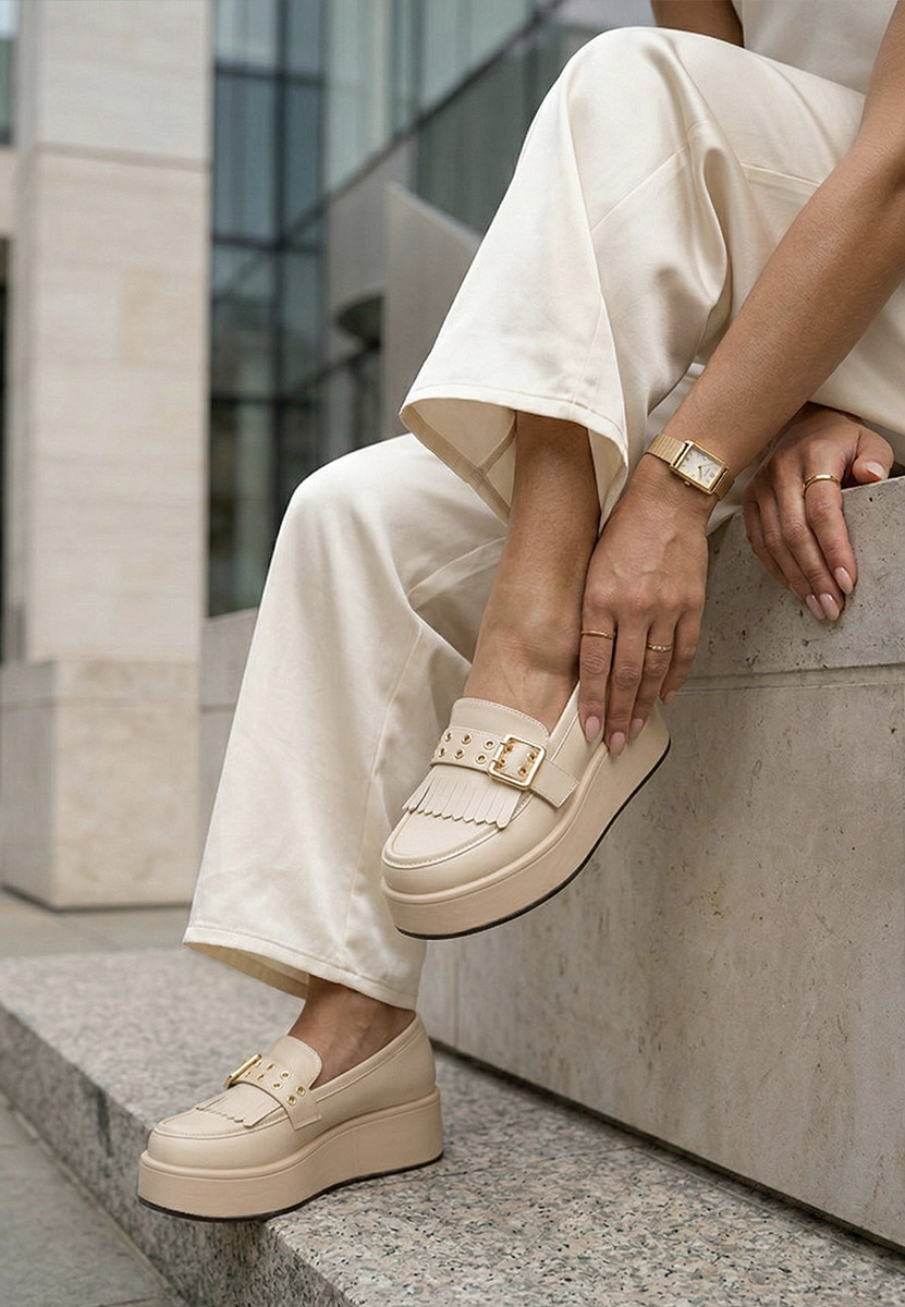 Beżowe mokasyny na platformie Magie