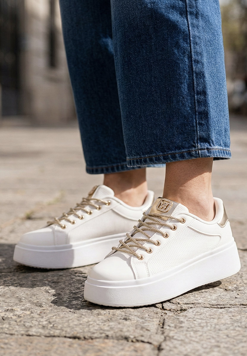 Białe sneakersy na koturnie Shauna
