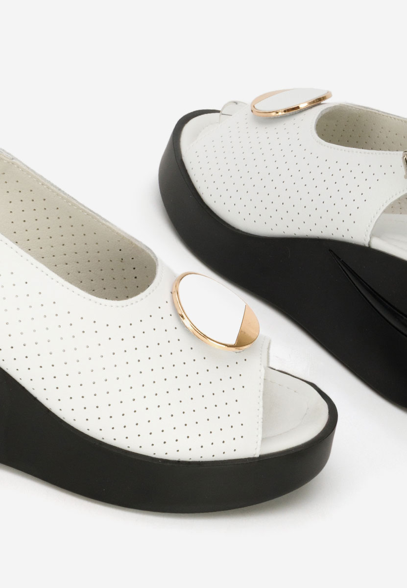 Białe sandały na koturnie skórzane Zinalia