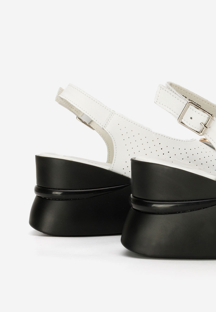 Białe sandały na koturnie skórzane Zinalia