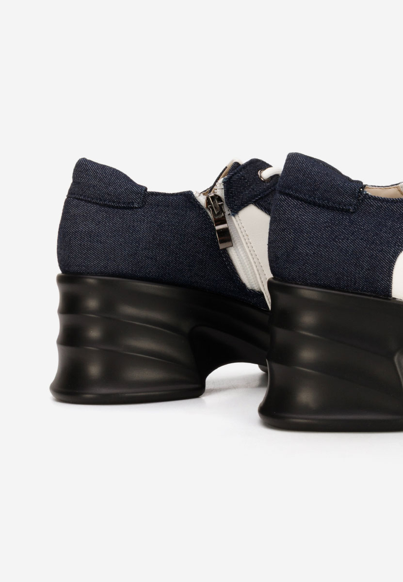 Białe mokasyny na słupku Manilla