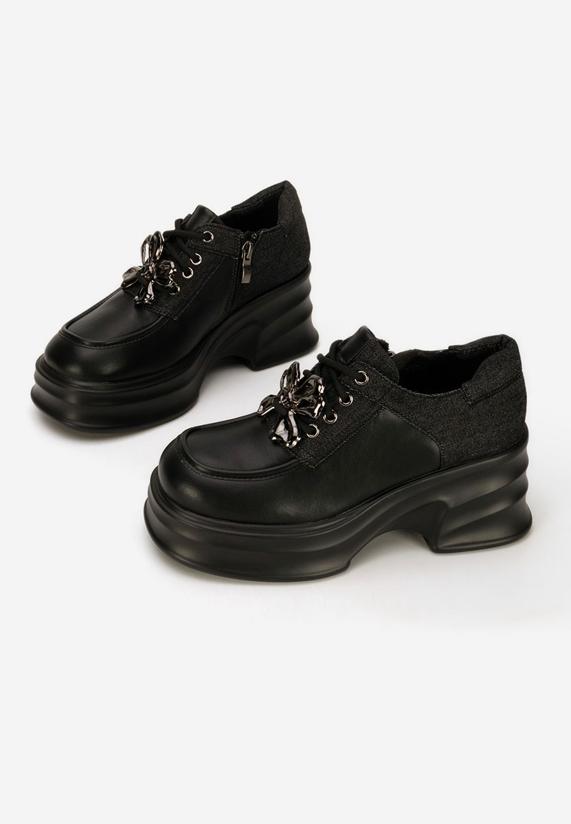 Czarne mokasyny na słupku Manilla