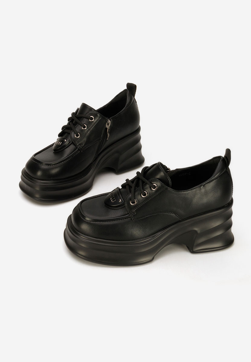 Czarne mokasyny na słupku Adnana