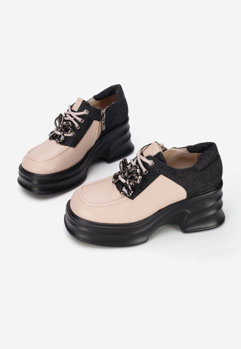 Beżowe mokasyny na słupku Manilla