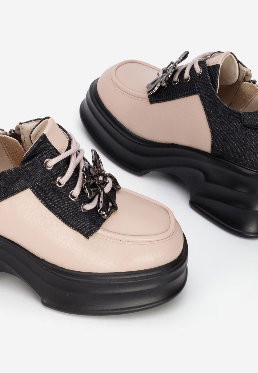 Beżowe mokasyny na słupku Manilla