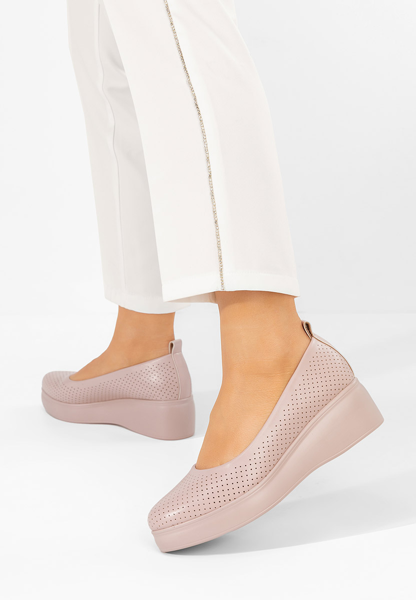 Różowe czółenka na platformie Danetia