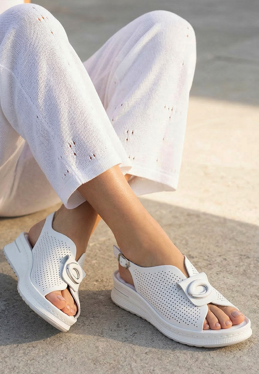 Białe sandały skórzane Calora