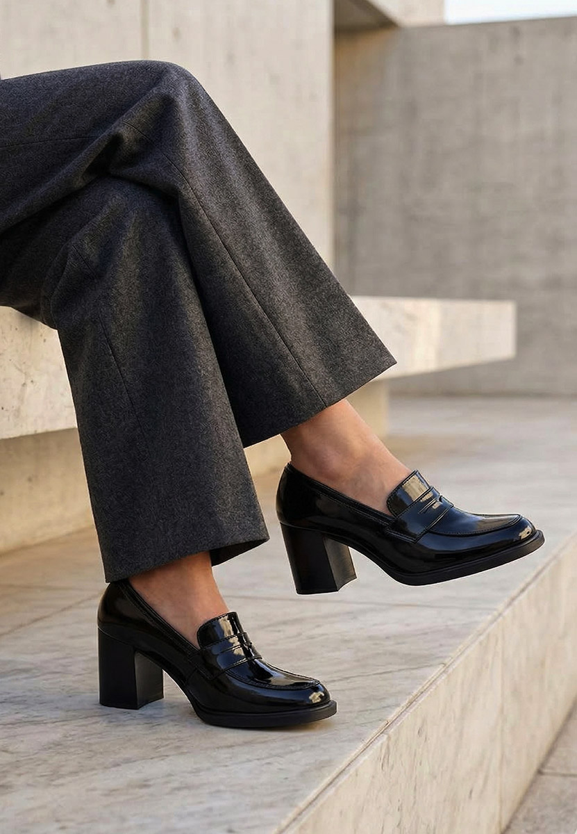 Czarne mokasyny na słupku Odesia V4