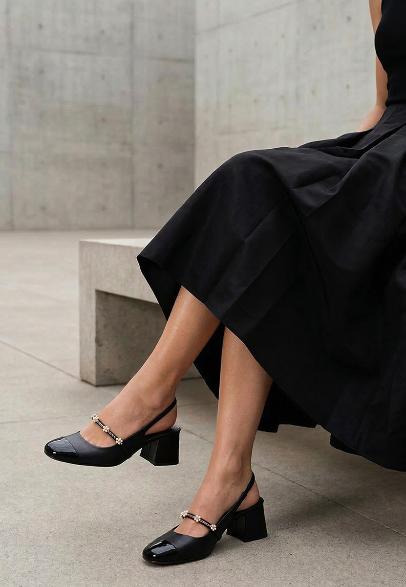 Czarne czółenka na niskim słupku Paecia