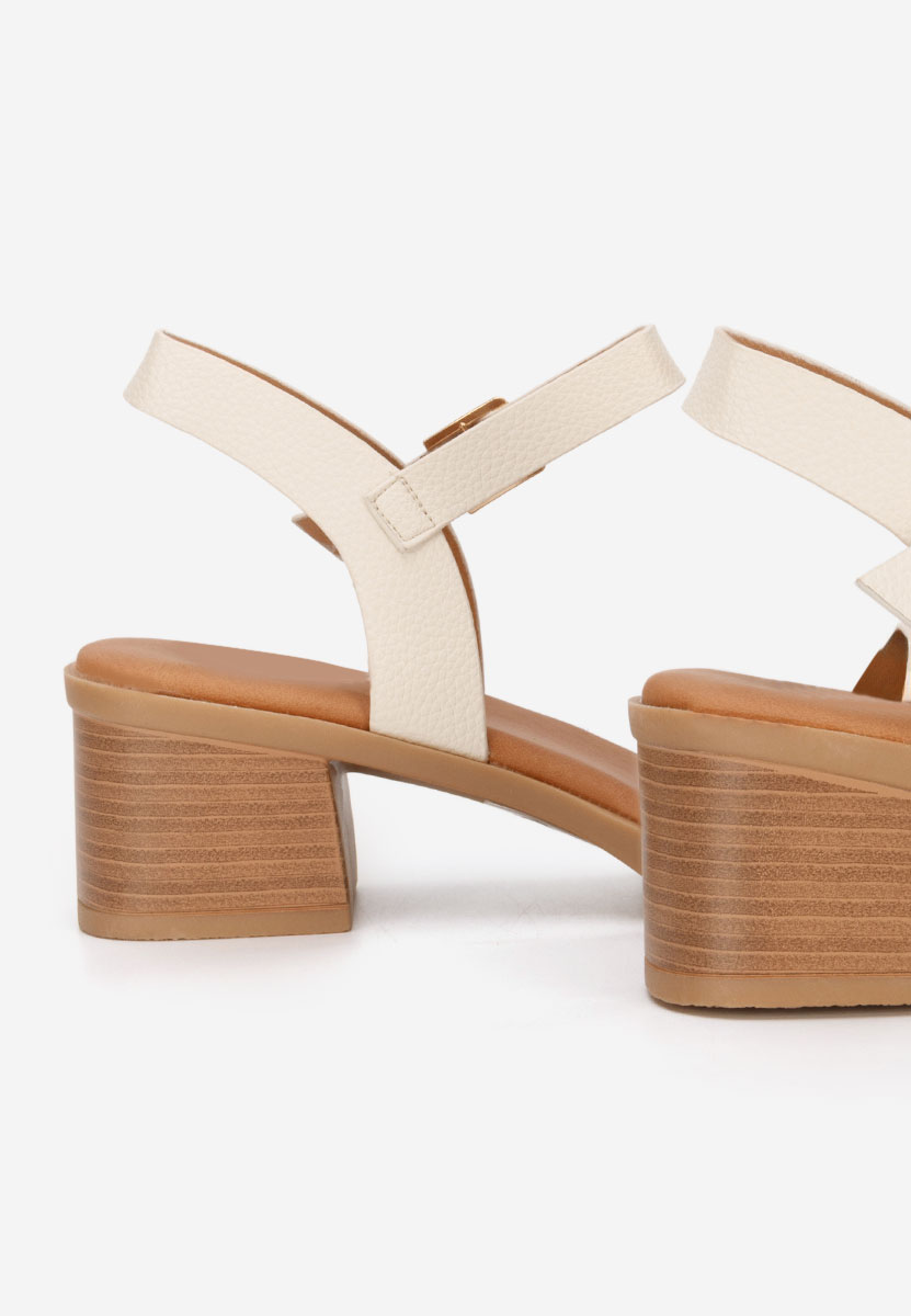 Beżowe sandały na słupku Iustinia