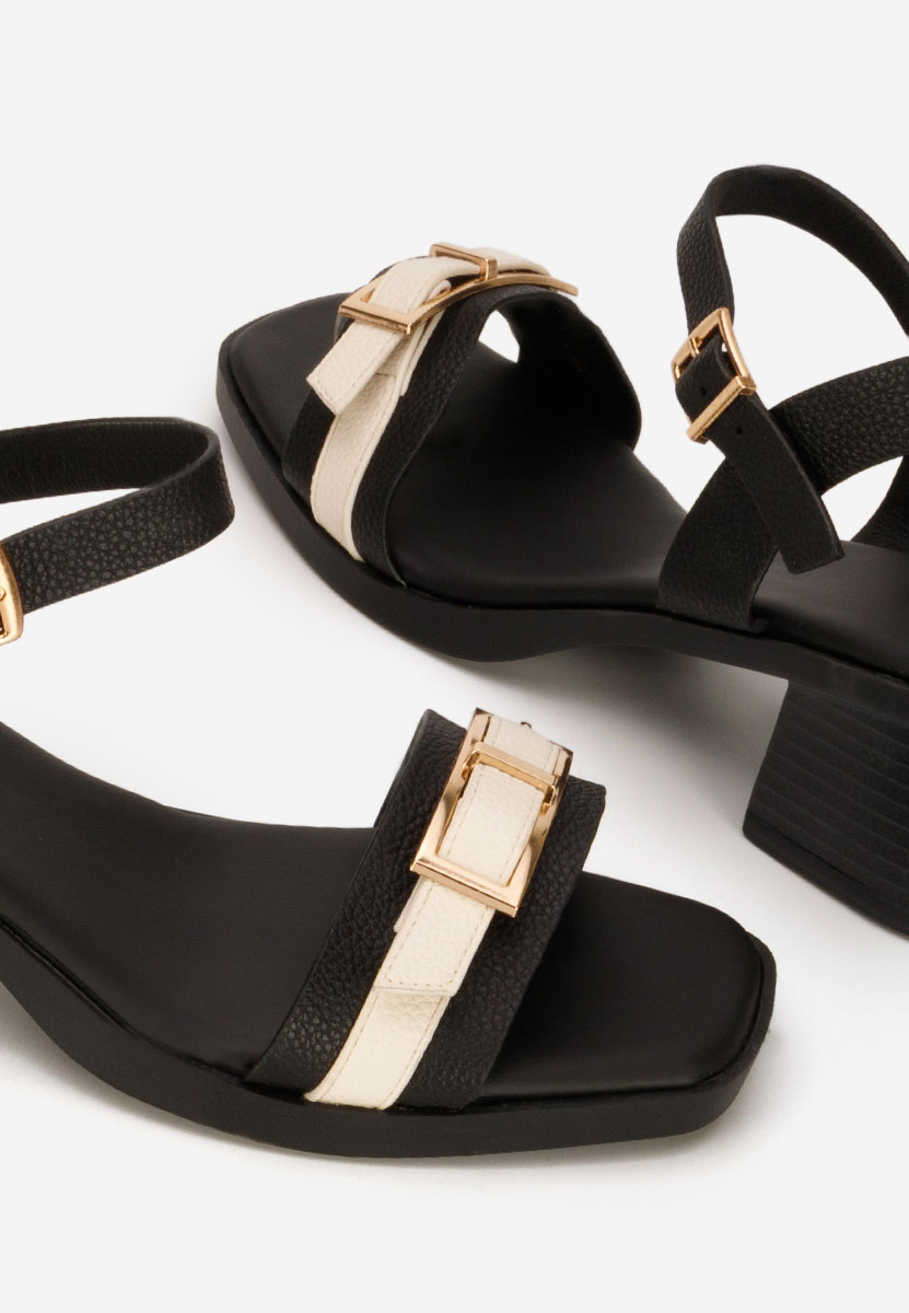 Czarne sandały na słupku Iustinia