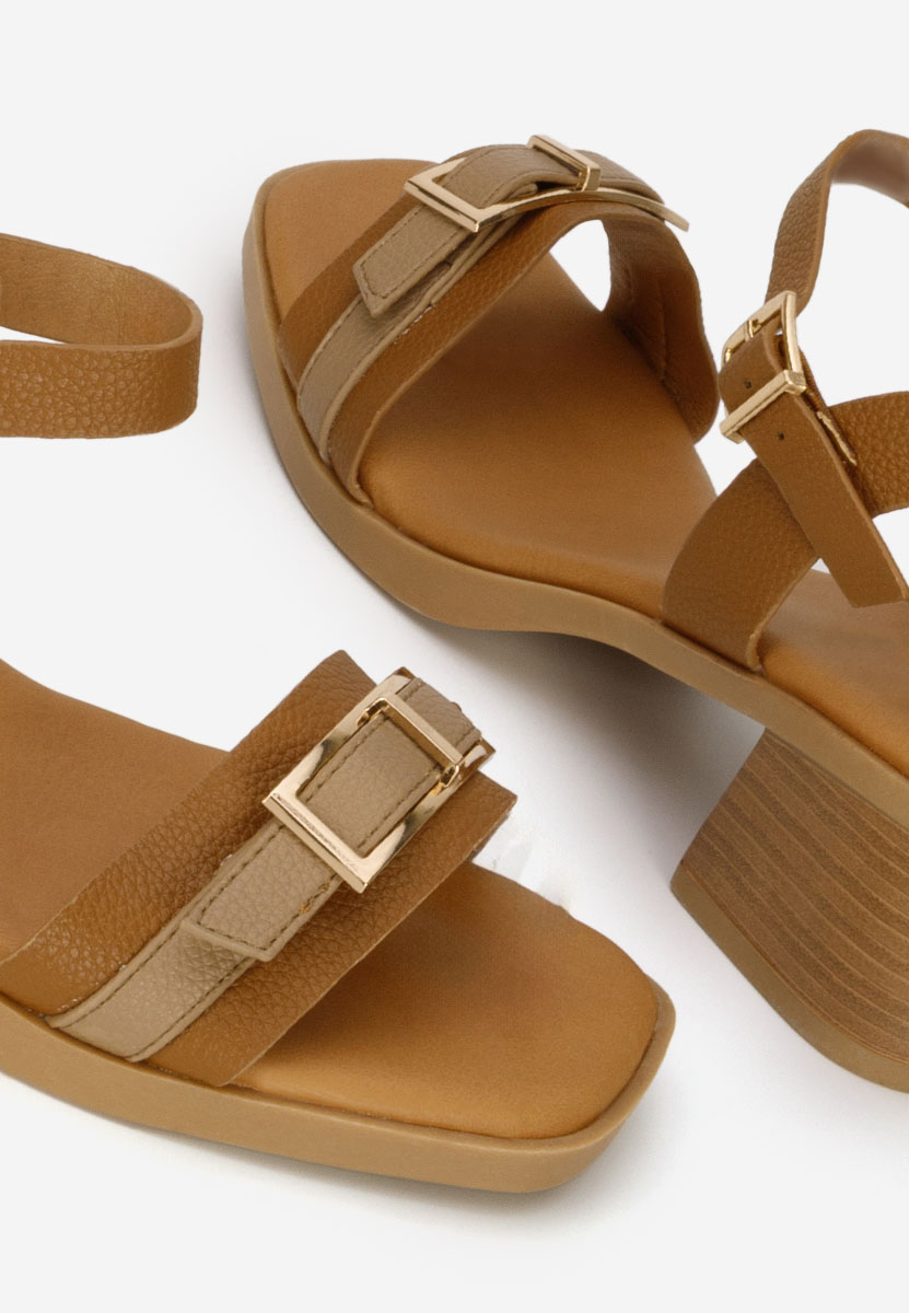 Camelowe sandały na słupku Iustinia