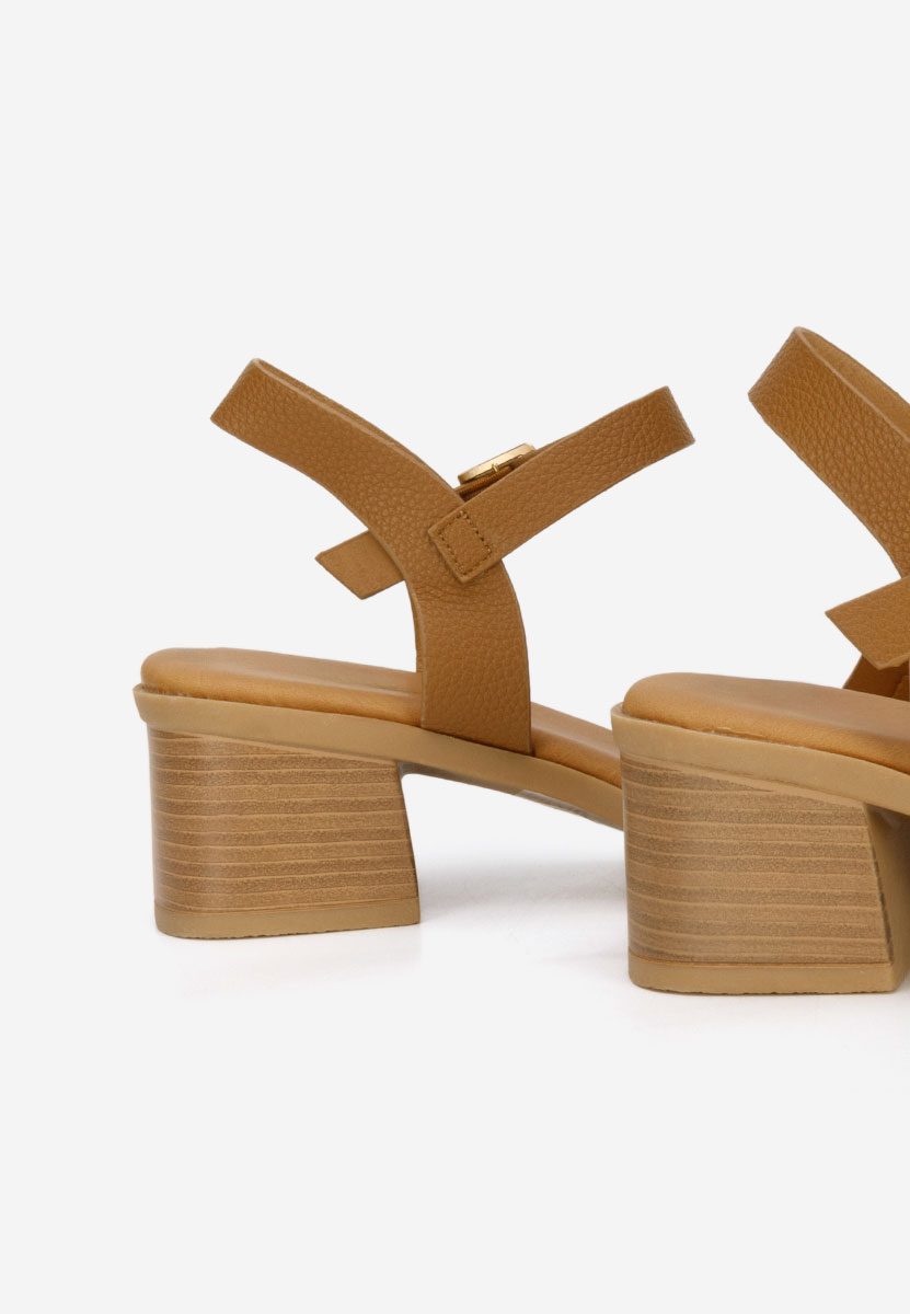 Camelowe sandały na słupku Iustinia