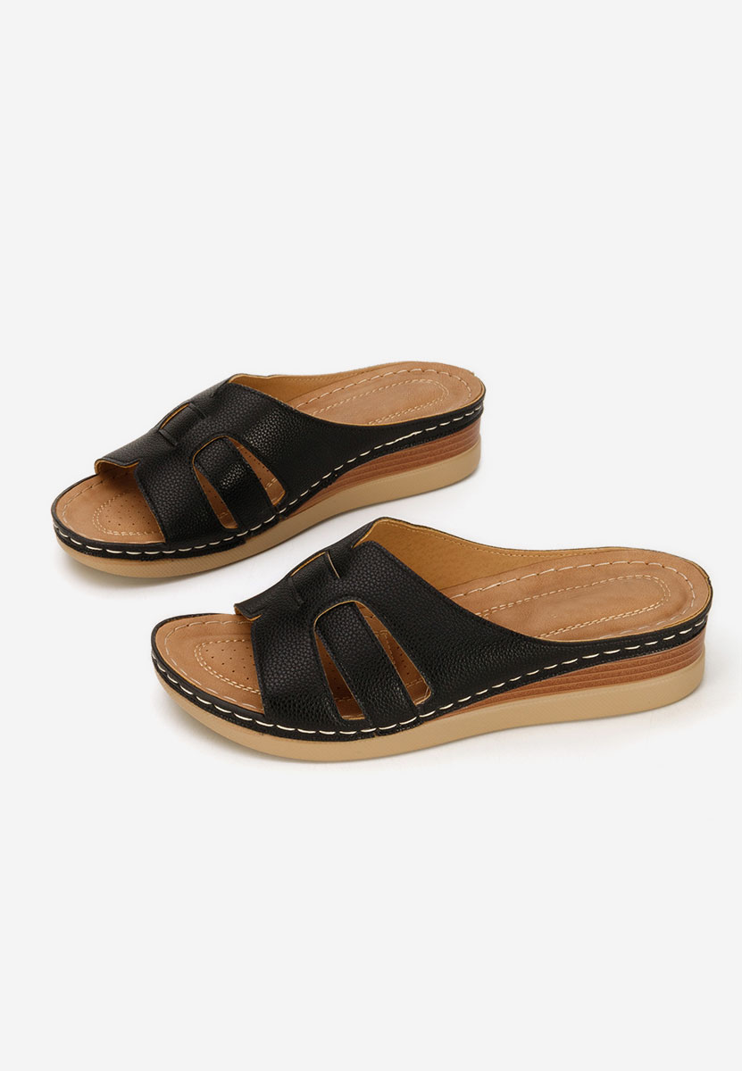 Czarne klapki na koturnie Marhta