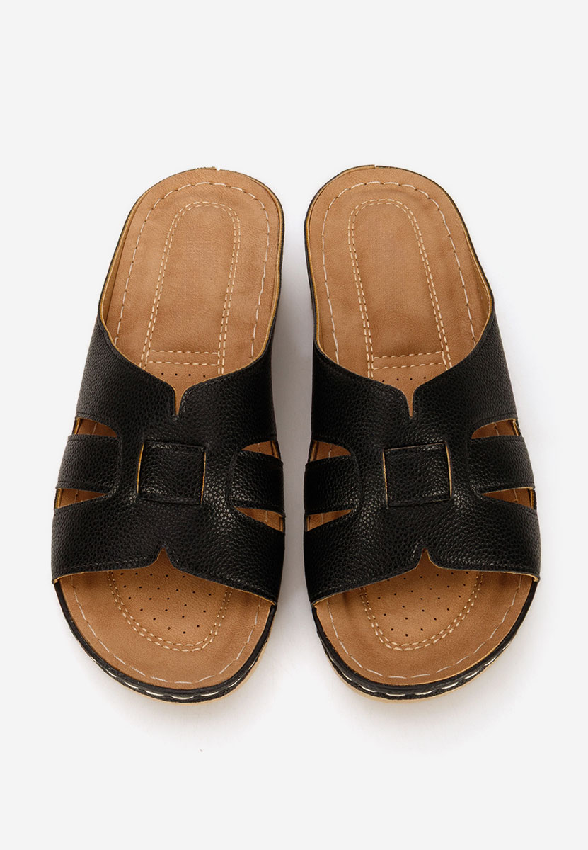 Czarne klapki na koturnie Marhta