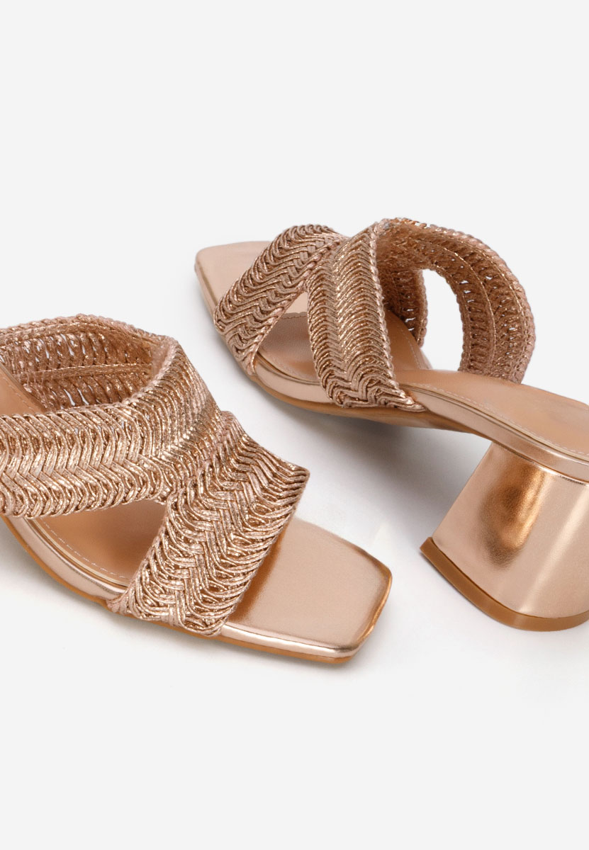 Szampańskie klapki na obcasie Nely