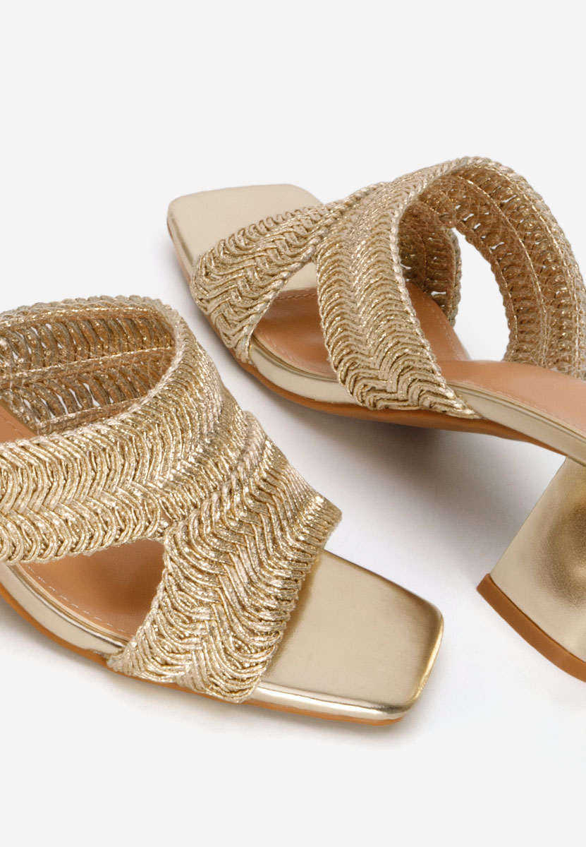 Złote klapki na obcasie Nely