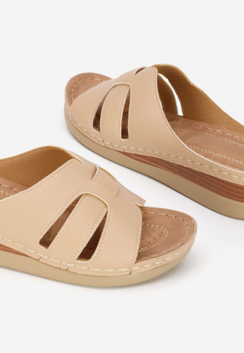 Beżowe klapki na koturnie Marhta