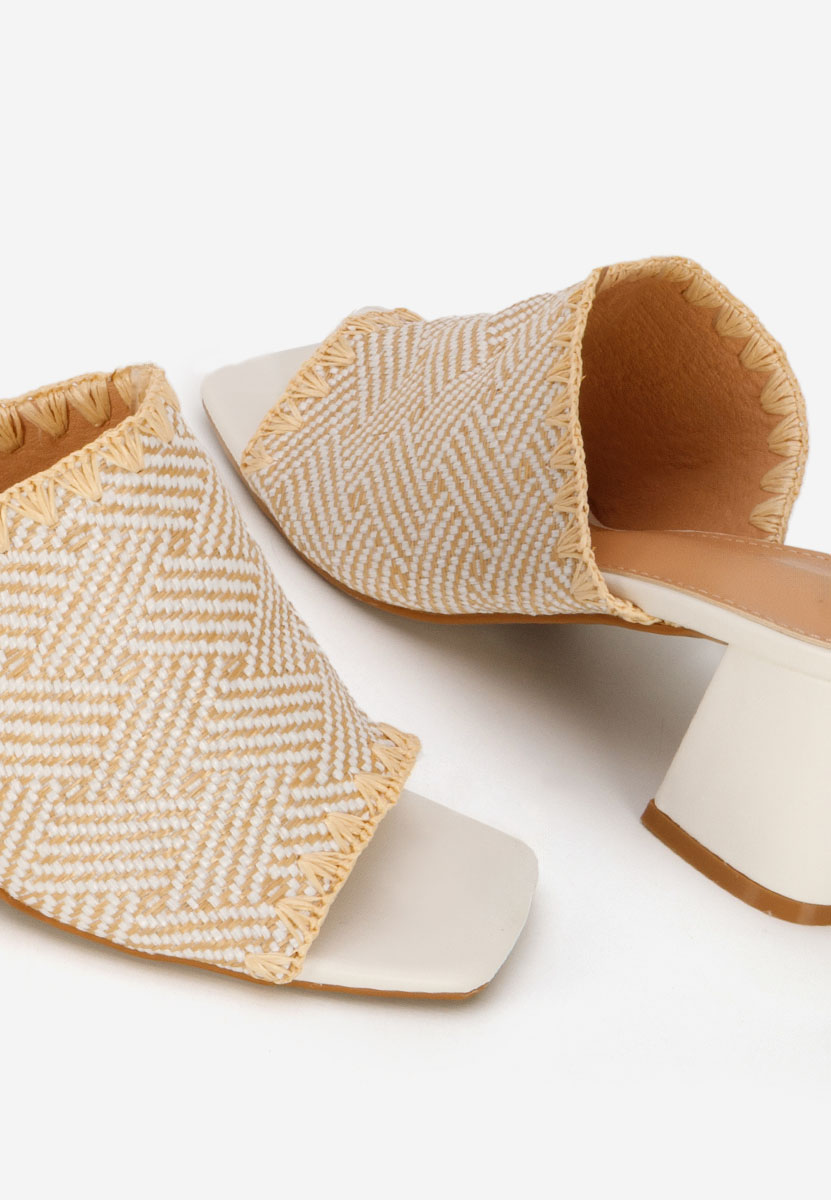 Białe klapki na obcasie Yngrid