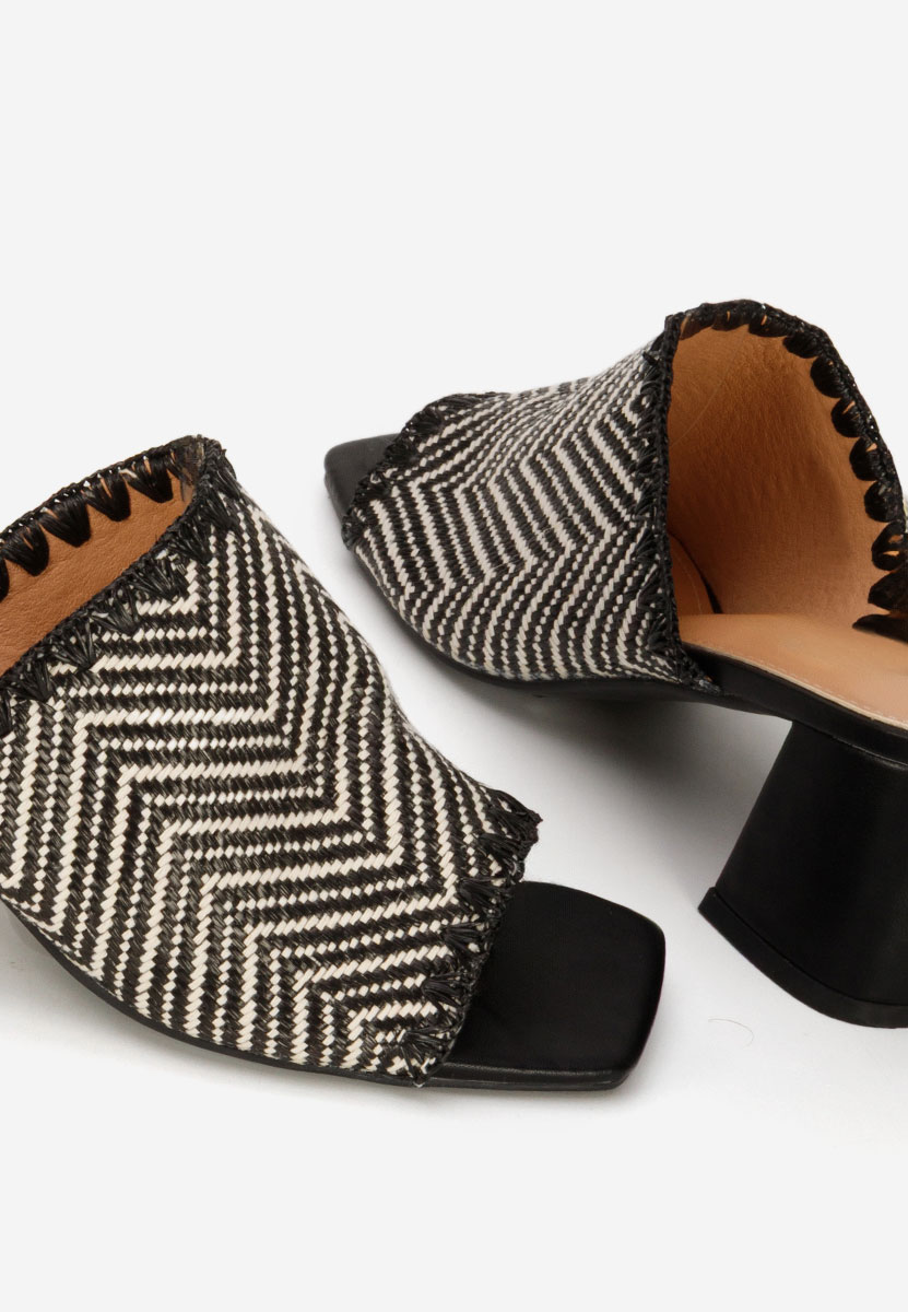 Czarne klapki na obcasie Yngrid