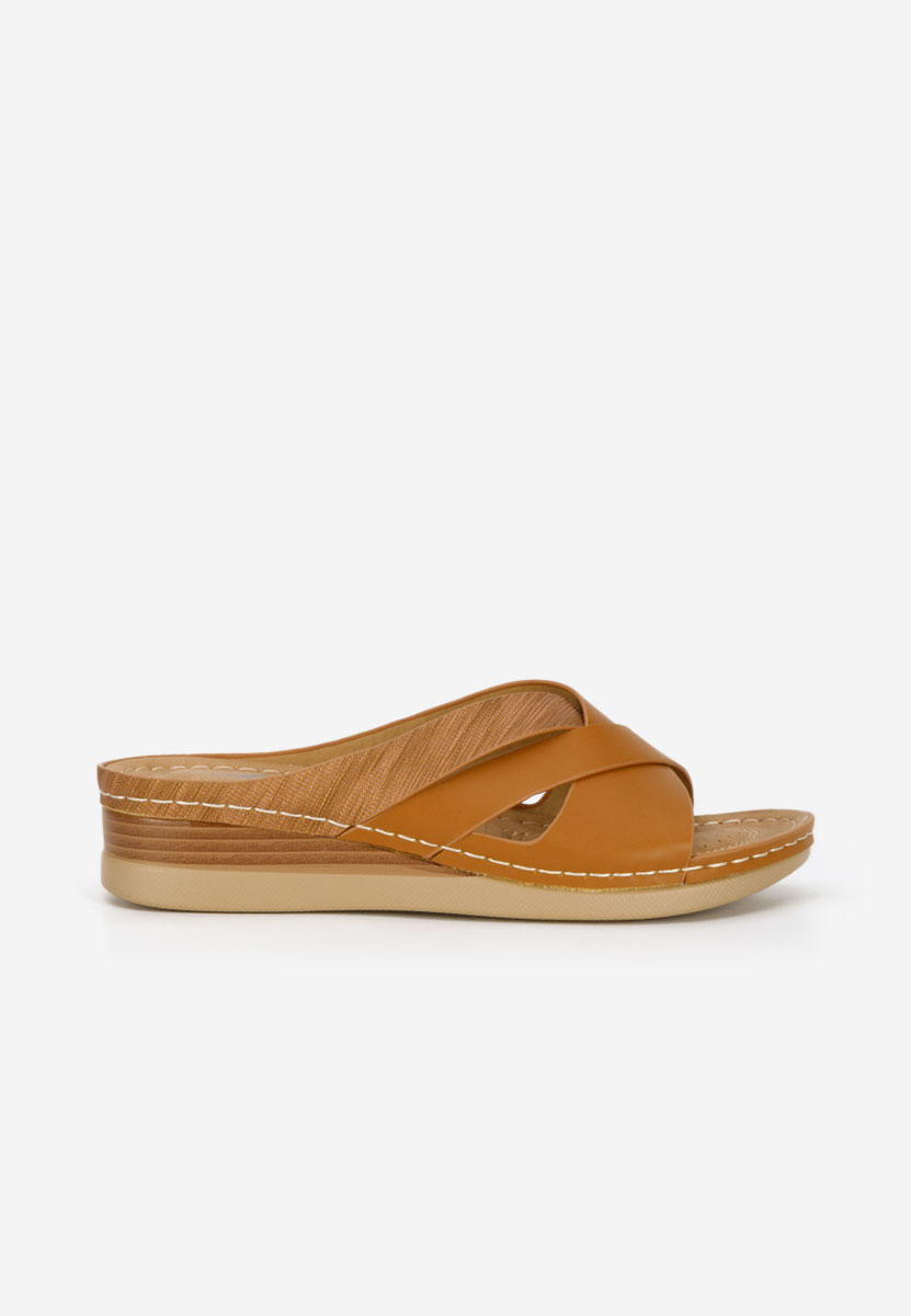 Camelowe klapki na koturnie Maryna