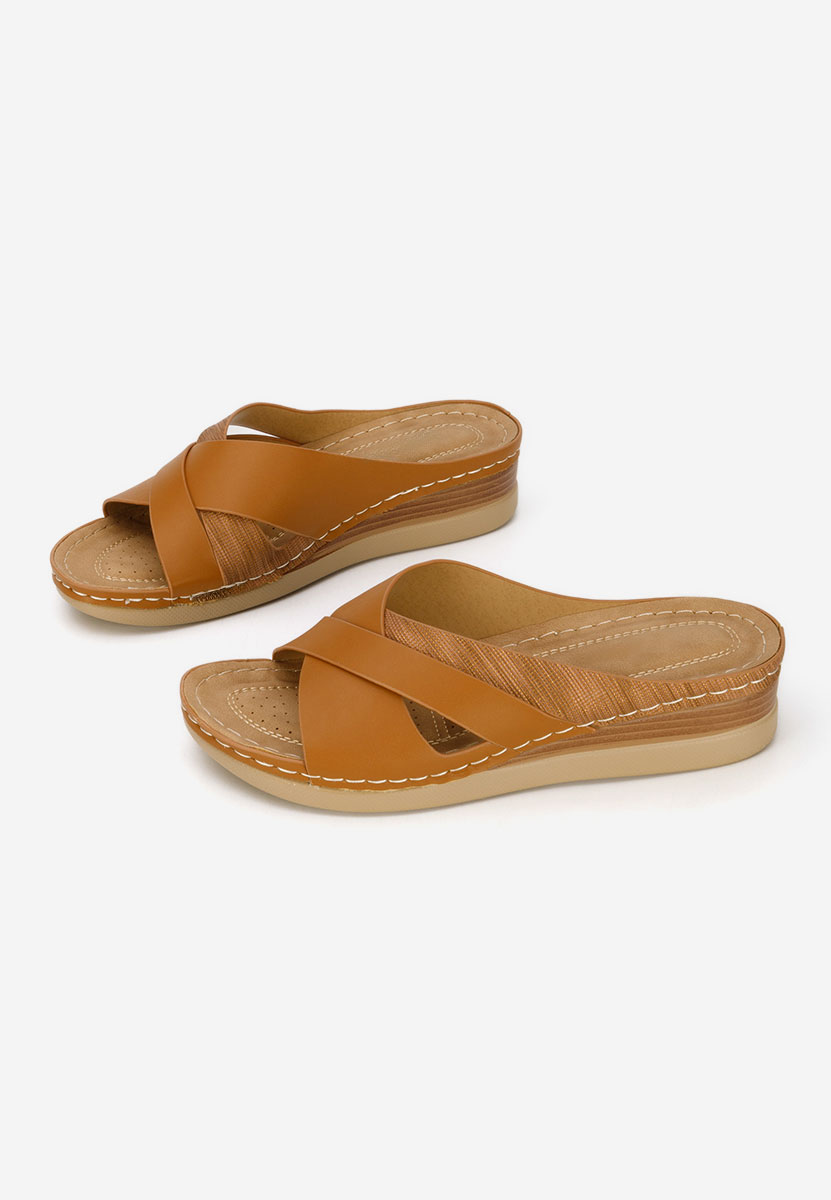 Camelowe klapki na koturnie Maryna