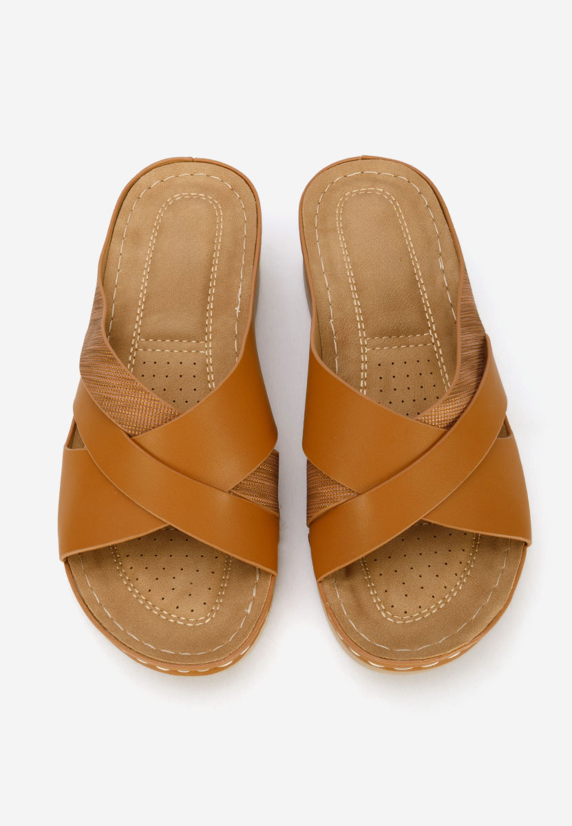 Camelowe klapki na koturnie Maryna