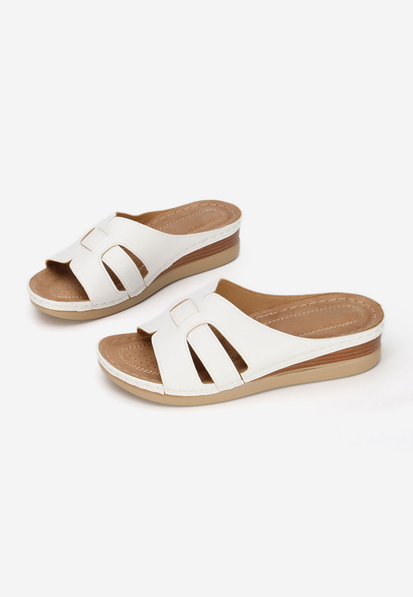 Białe klapki na koturnie Marhta