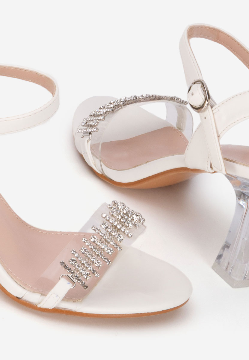 Białe sandały na słupku Kalistia