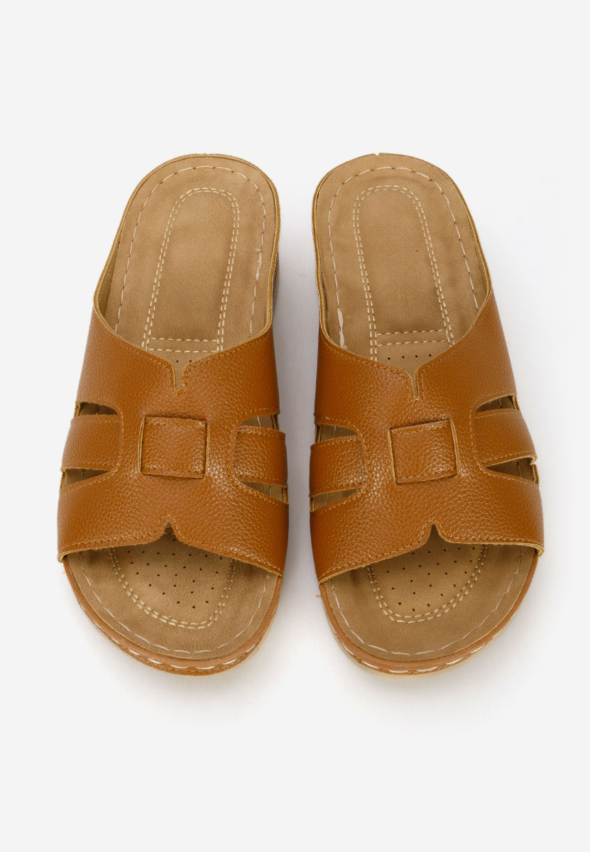 Camelowe klapki na koturnie Marhta