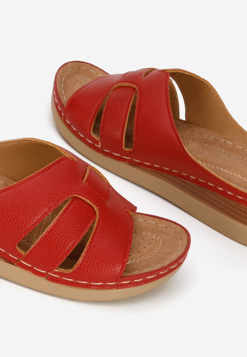 Czerwone klapki na koturnie Marhta