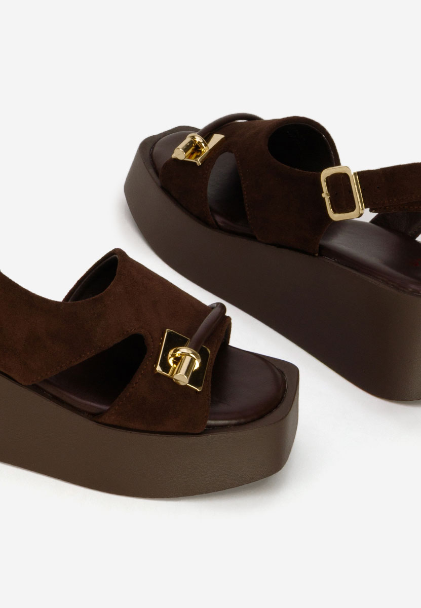 Brązowe sandały na platformie Levy