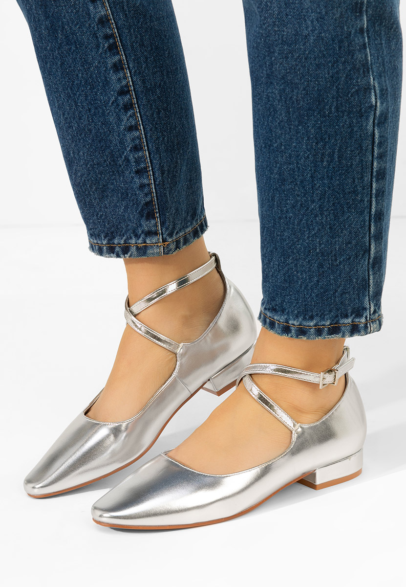 Srebrne czółenka na niskim obcasie Hurania