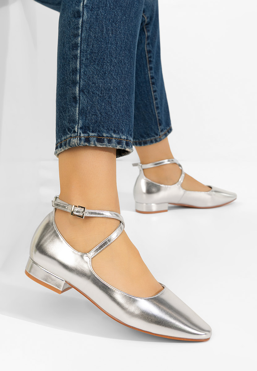 Srebrne czółenka na niskim obcasie Hurania