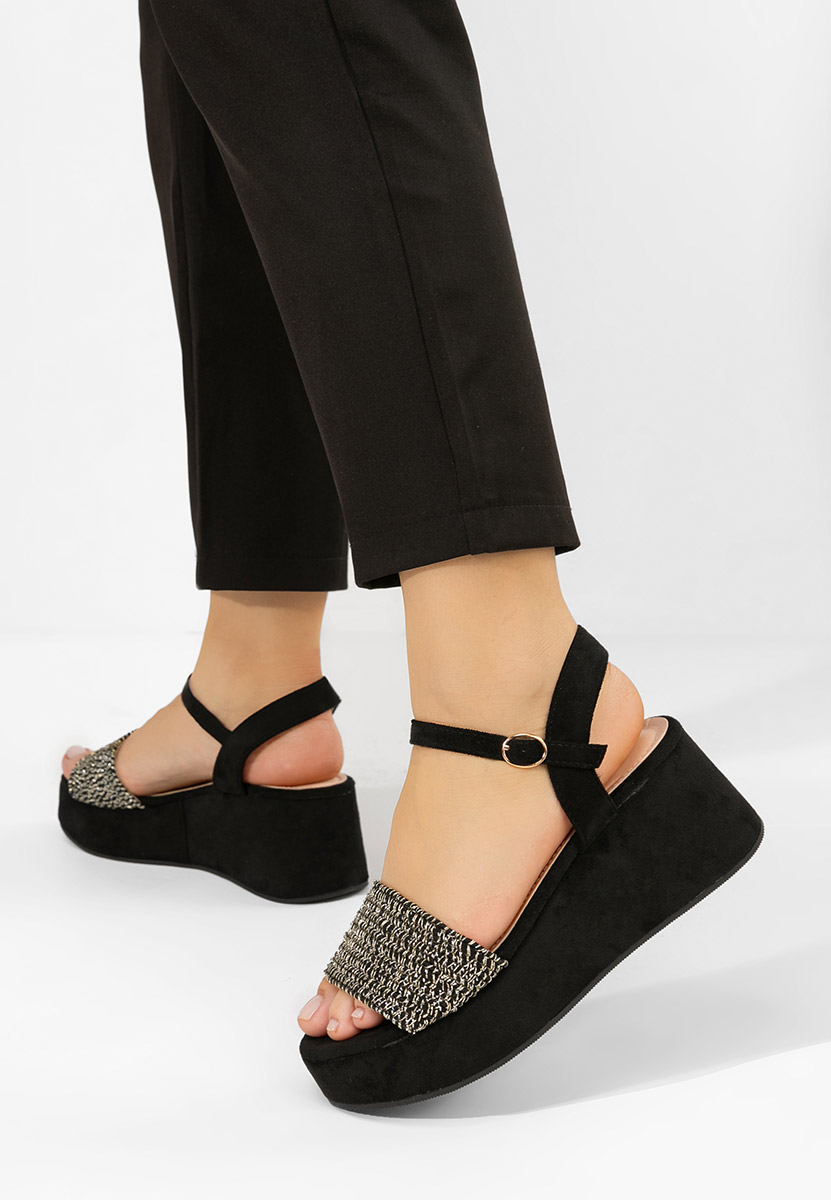 Czarne sandały na platformie Yvania