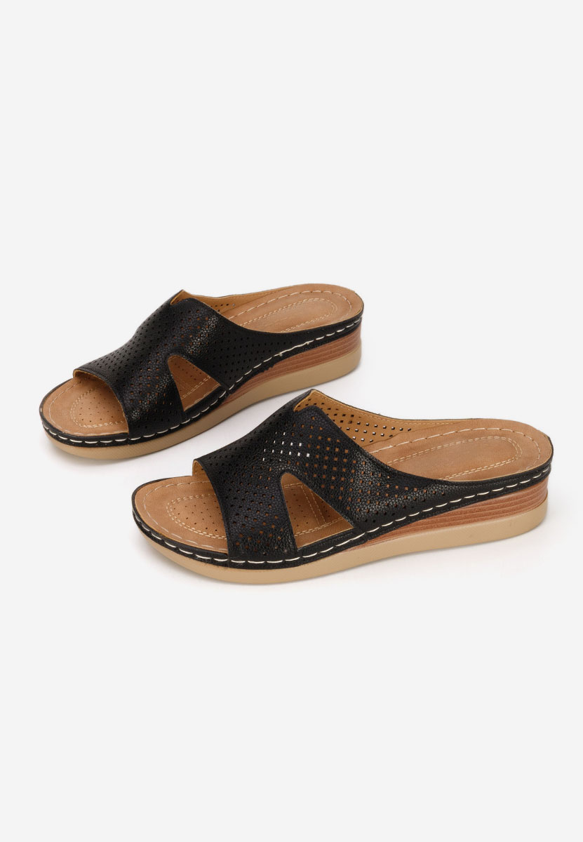 Czarne klapki na koturnie Hermana