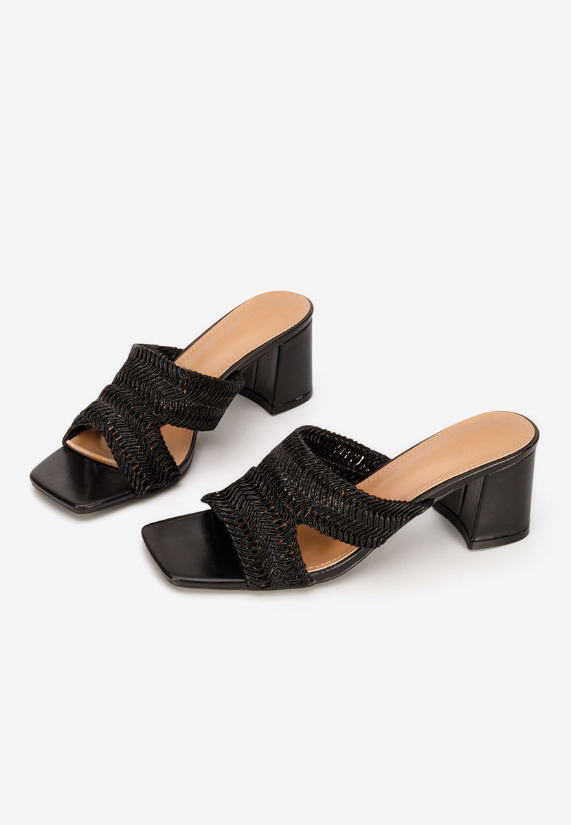 Czarne klapki na obcasie Nely