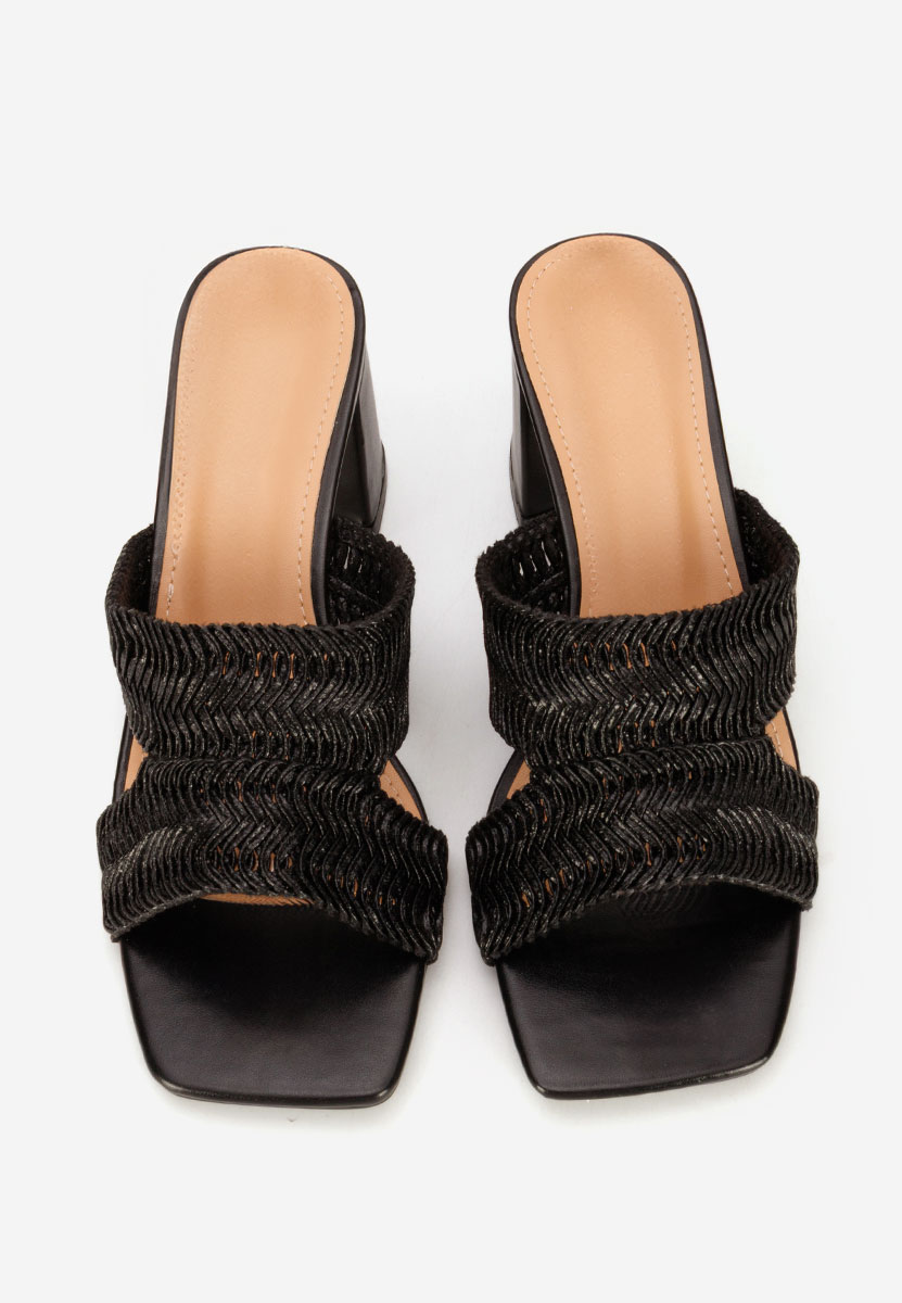 Czarne klapki na obcasie Nely