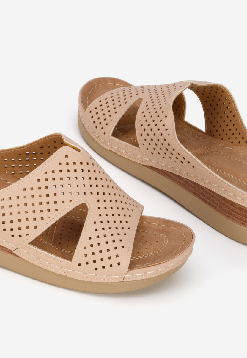 Beżowe klapki na koturnie Hermana