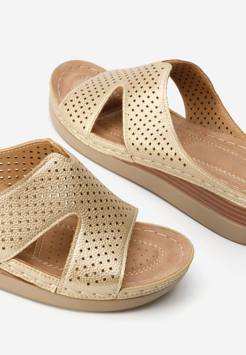 Złote klapki na koturnie Hermana