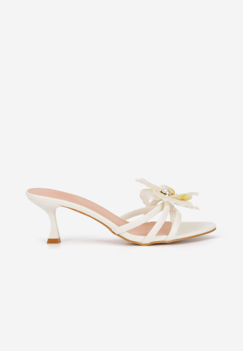 Białe klapki na obcasie Florentia