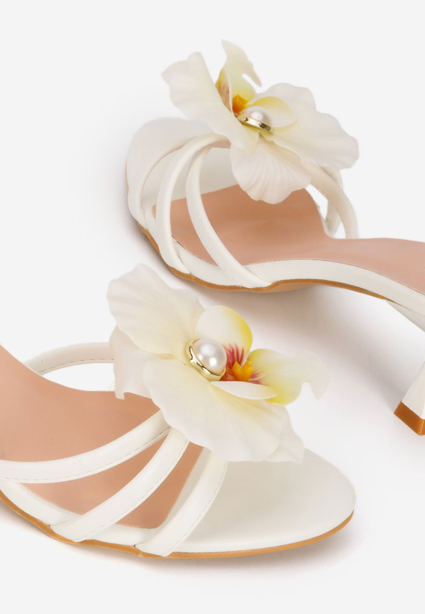 Białe klapki na obcasie Florentia