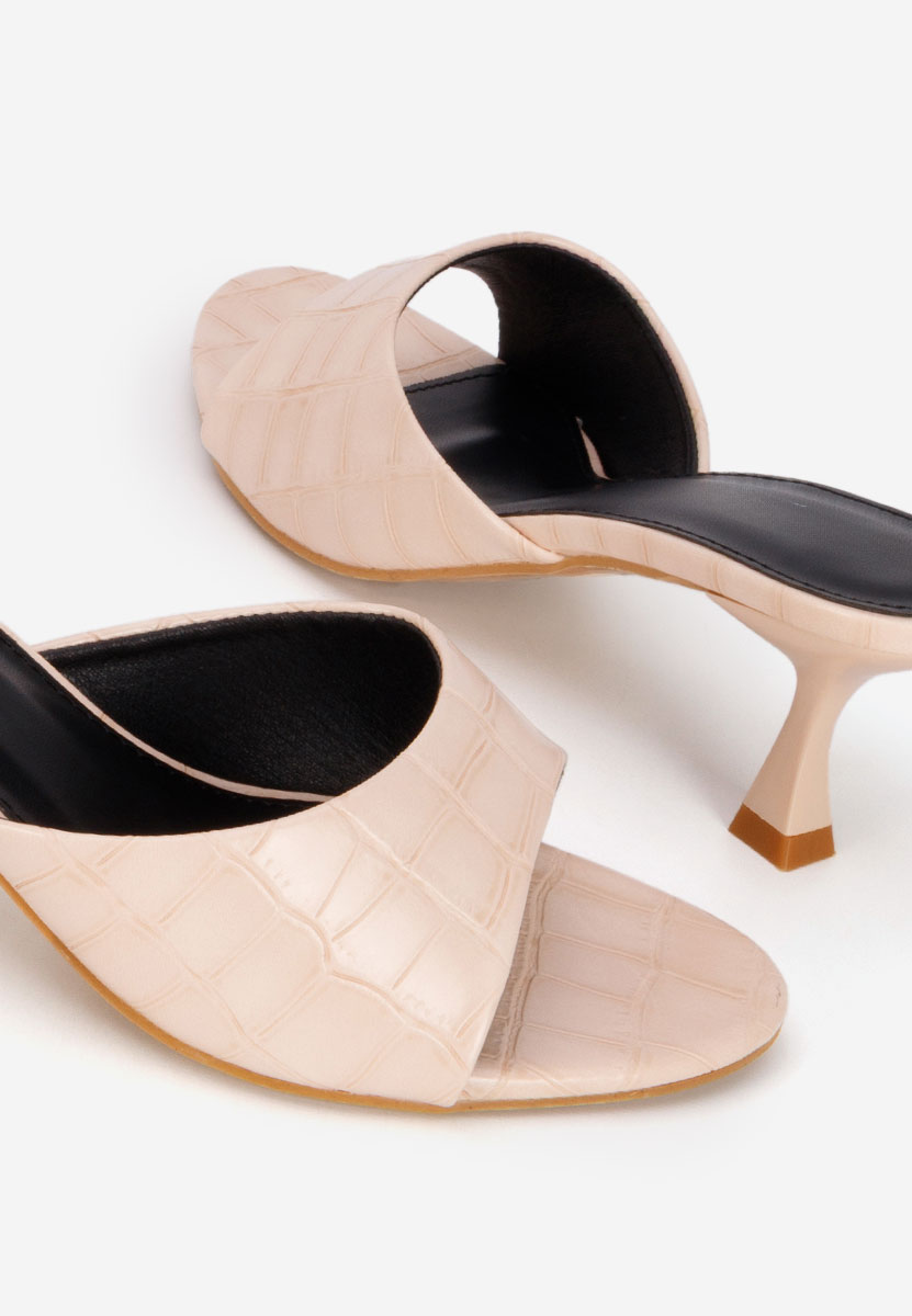 Beżowe klapki na obcasie Iuliania