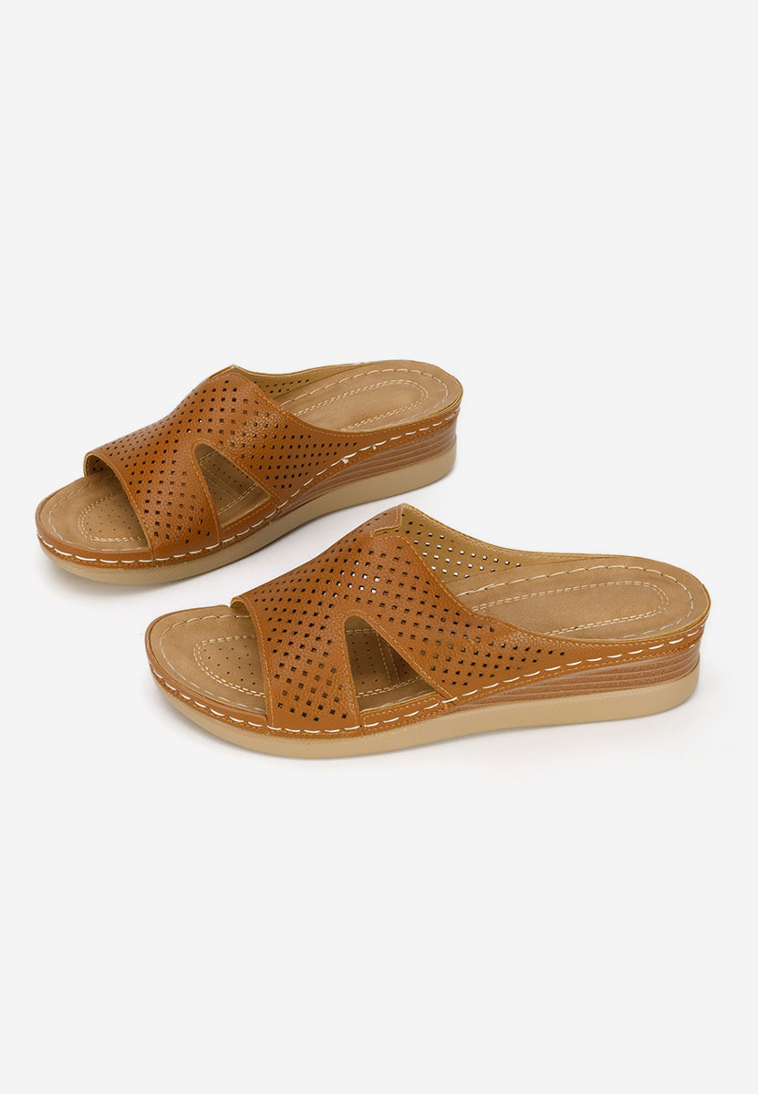 Camelowe klapki na koturnie Hermana