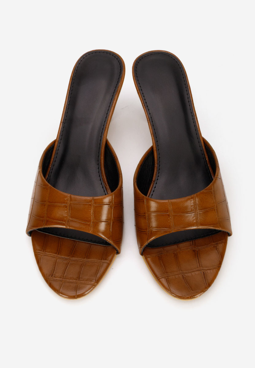 Camelowe klapki na obcasie Iuliania